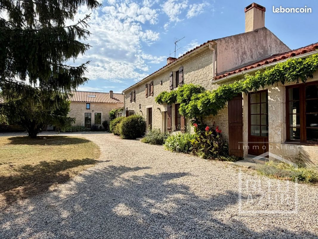 Maison à vendre, 305m², Sainte-Gemme-la-Plaine