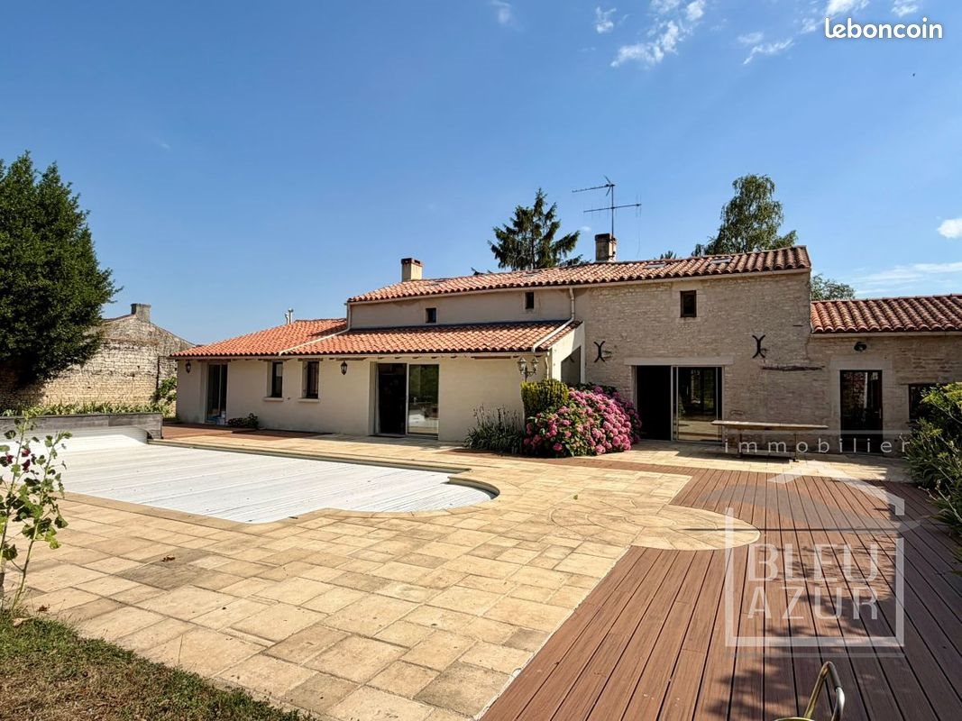 Maison à vendre, 305m², Sainte-Gemme-la-Plaine