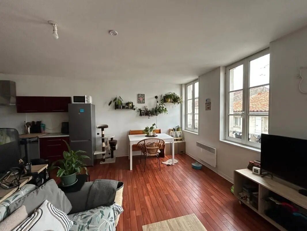 Appartement à louer, 60m², Saintes
