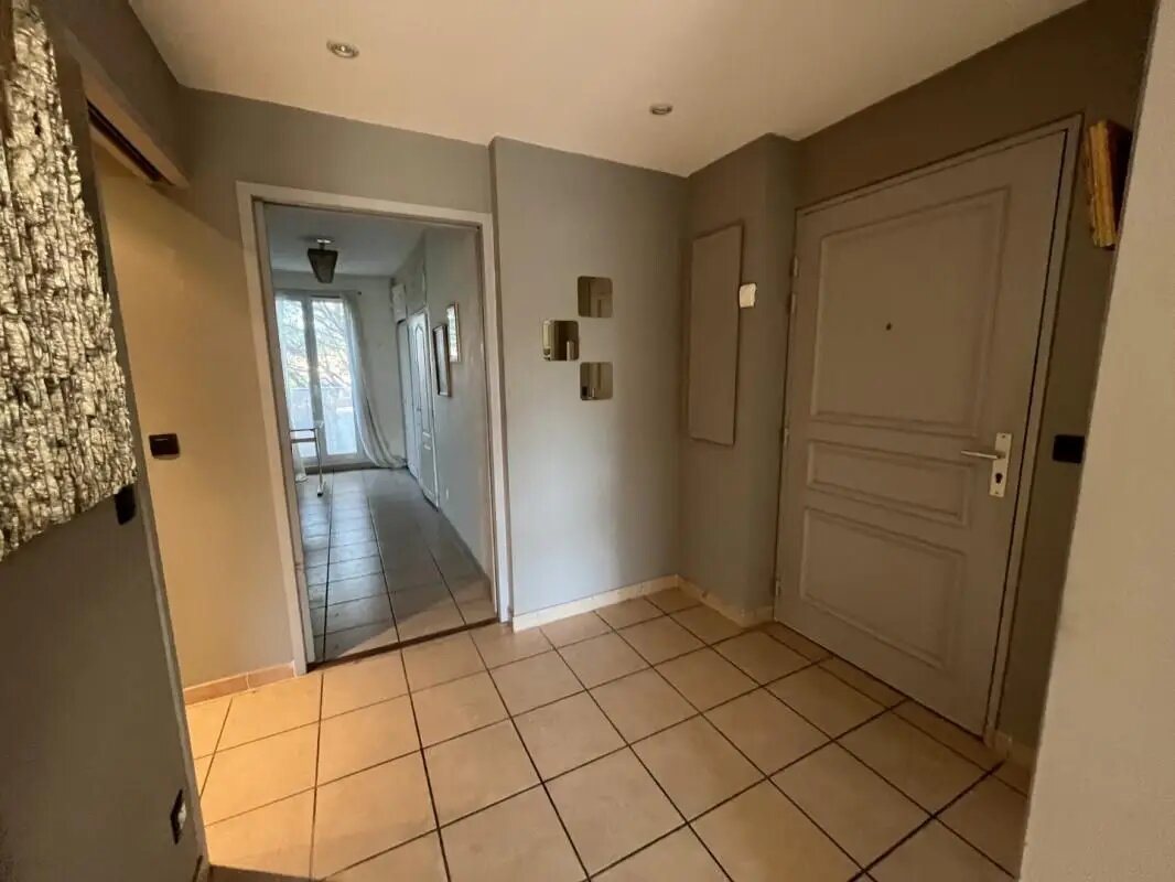 Appartement à louer, 87m², Cogolin