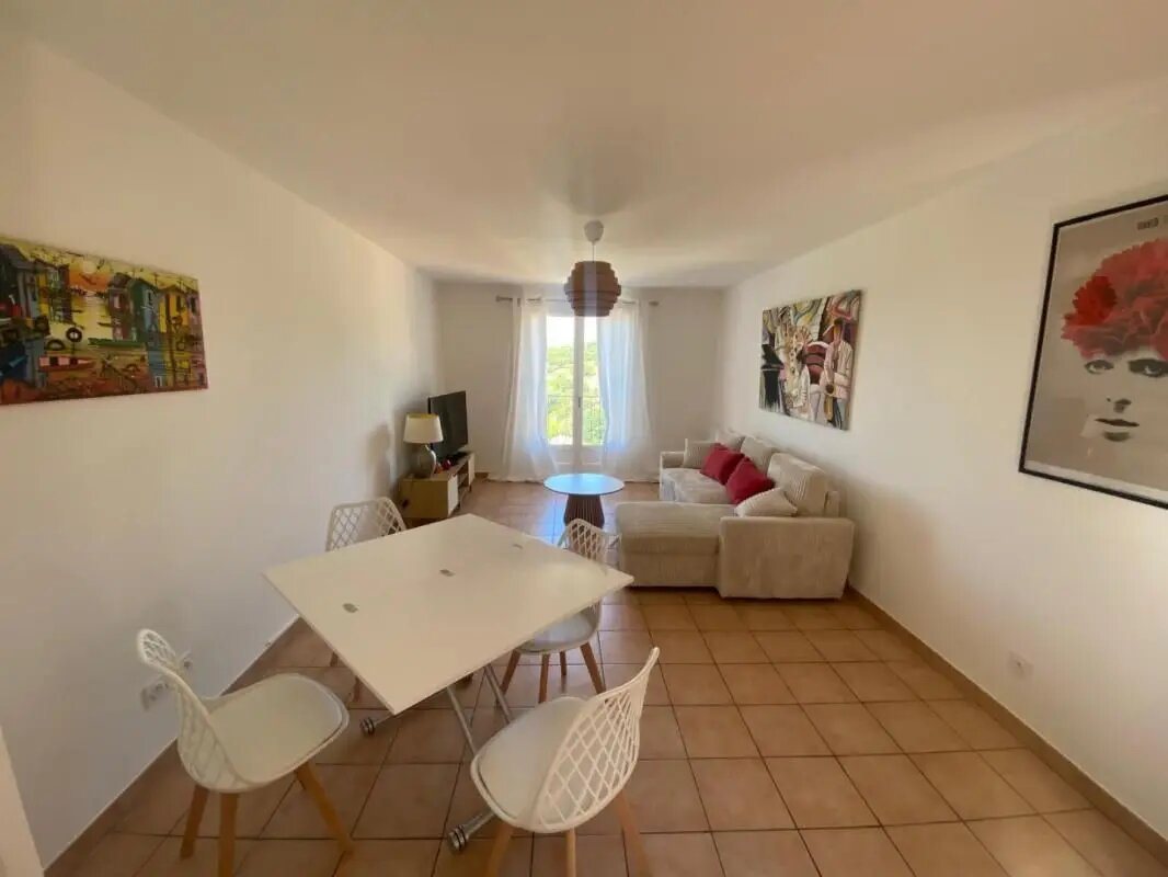 Appartement à louer, 80m², Grimaud
