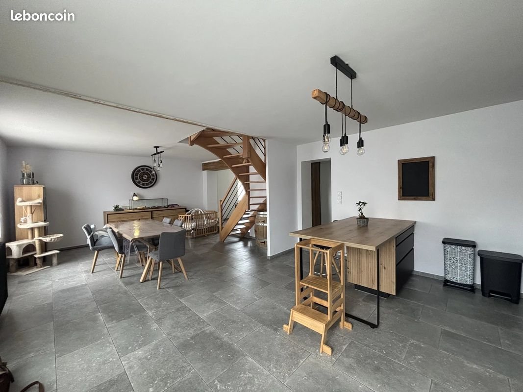 Maison à vendre, 127m², Dollon