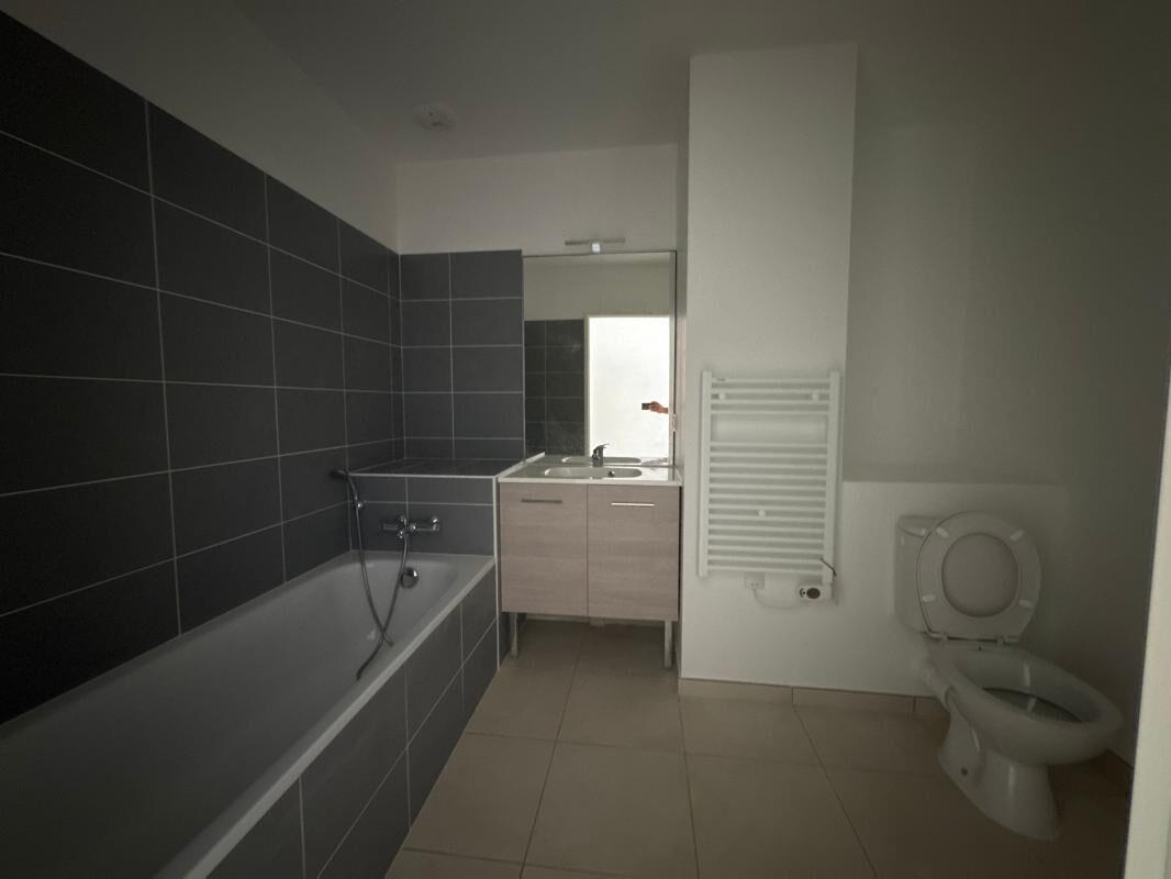 Appartement à vendre, 55m², Pont-de-Chéruy