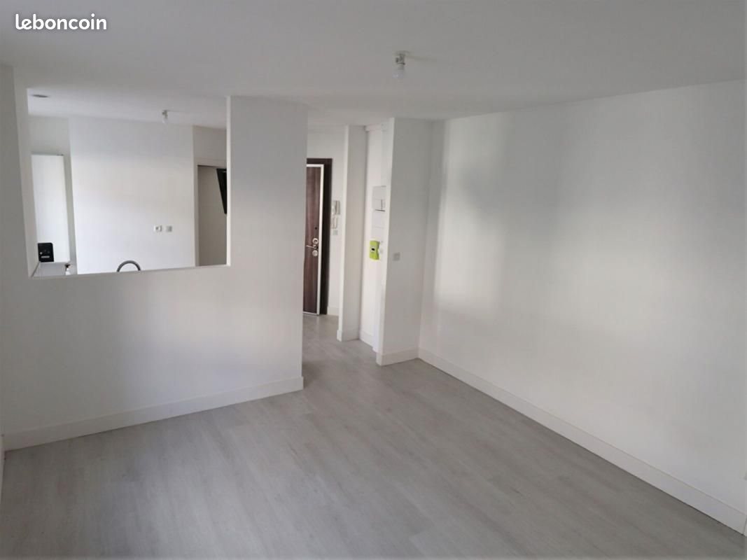 Appartement à louer, 59m², Pont-de-Chéruy