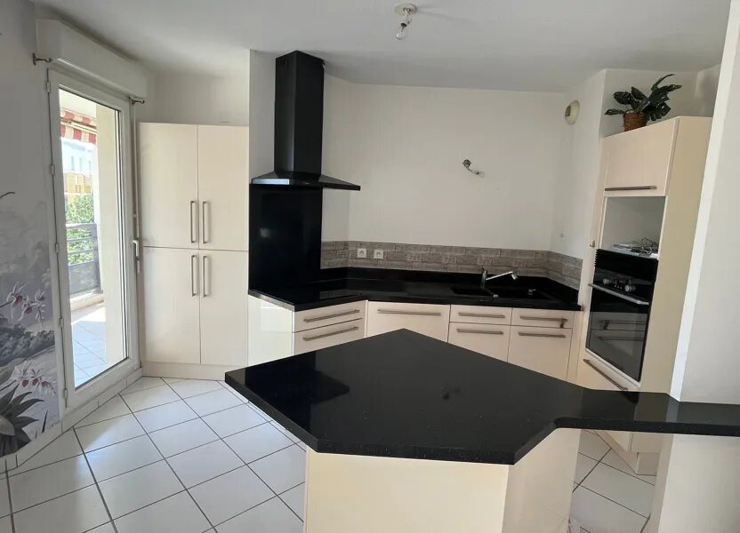 Appartement à vendre, 66m², Pont-de-Chéruy