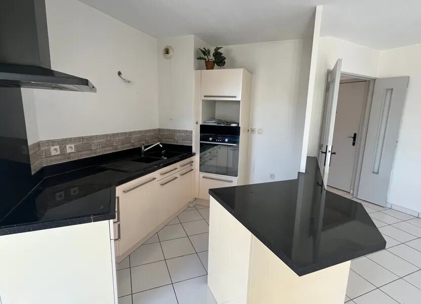 Appartement à vendre, 66m², Pont-de-Chéruy