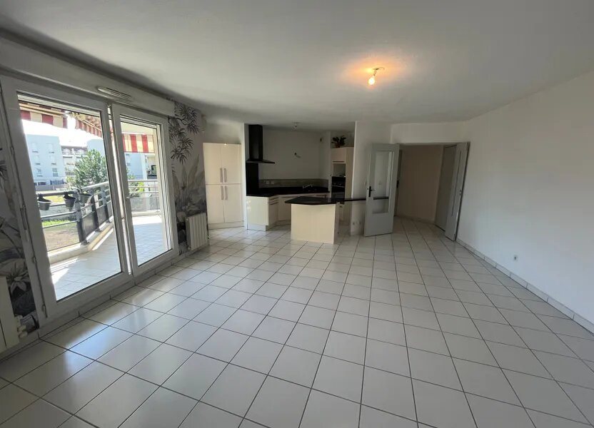 Appartement à vendre, 66m², Pont-de-Chéruy