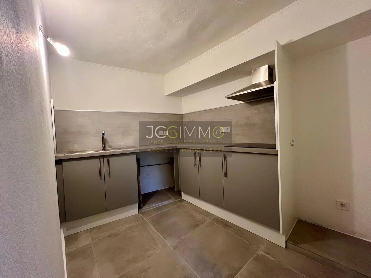 Appartement à louer, 47m², Solliès-Ville