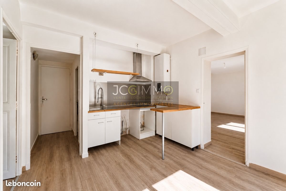 Appartement à louer, 57m², Solliès-Ville