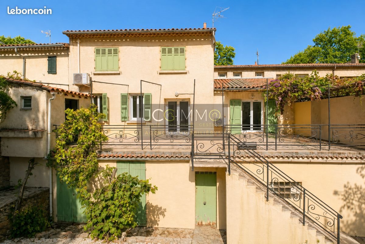 Appartement à louer, 57m², Solliès-Ville
