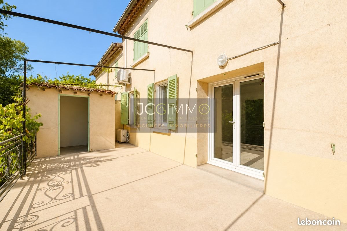 Appartement à louer, 57m², Solliès-Ville
