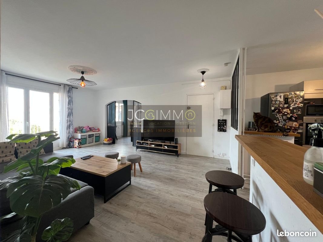 Appartement à louer, 77m², Hyères