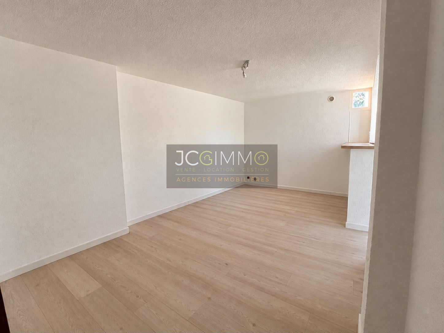 Appartement à louer, 31m², Solliès-Ville