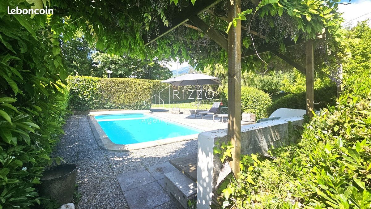 Maison à vendre, 187m², Saint-Genis-Pouilly