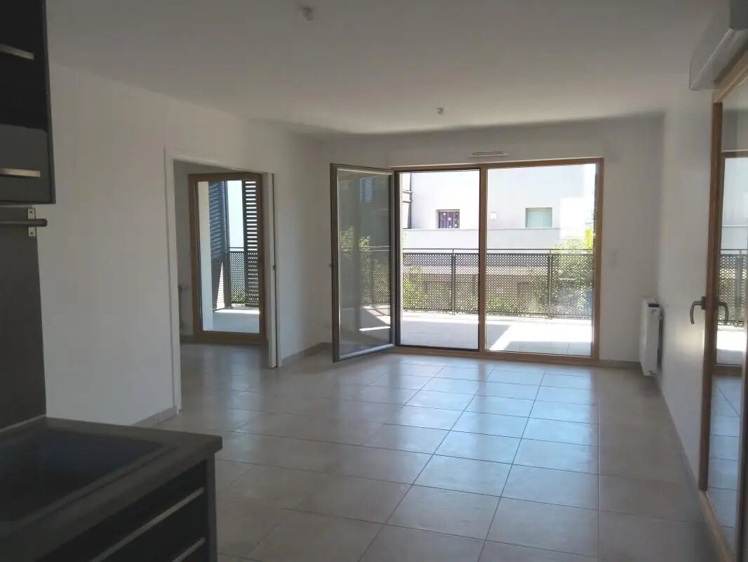 Appartement à louer, 76m², Bron