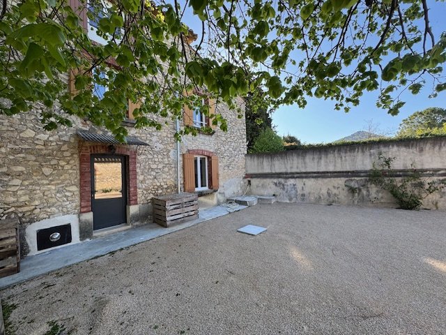 Maison à louer, 79m², Séguret