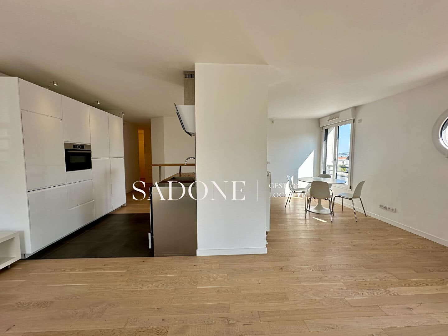 Appartement à louer, 66m², Suresnes