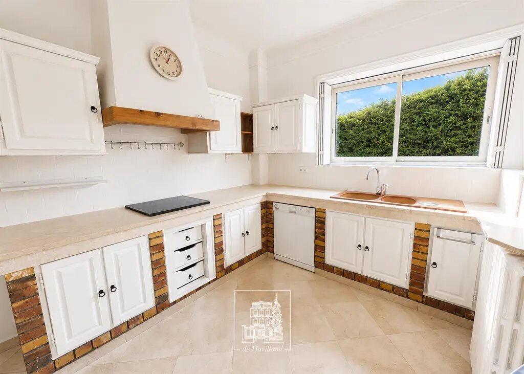 Maison à louer, 238m², Garches