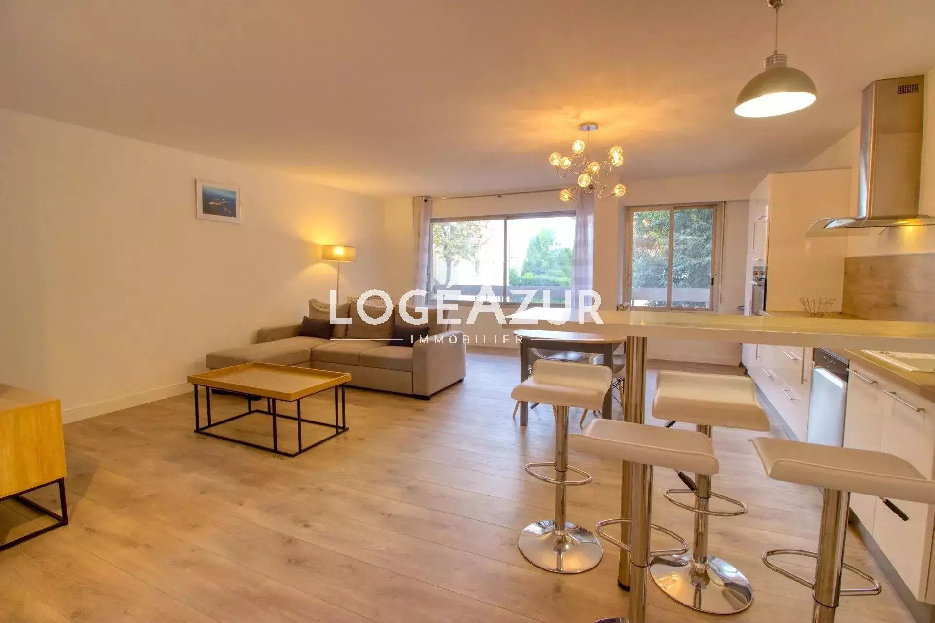 Appartement à louer, 80m², Juan-les-Pins