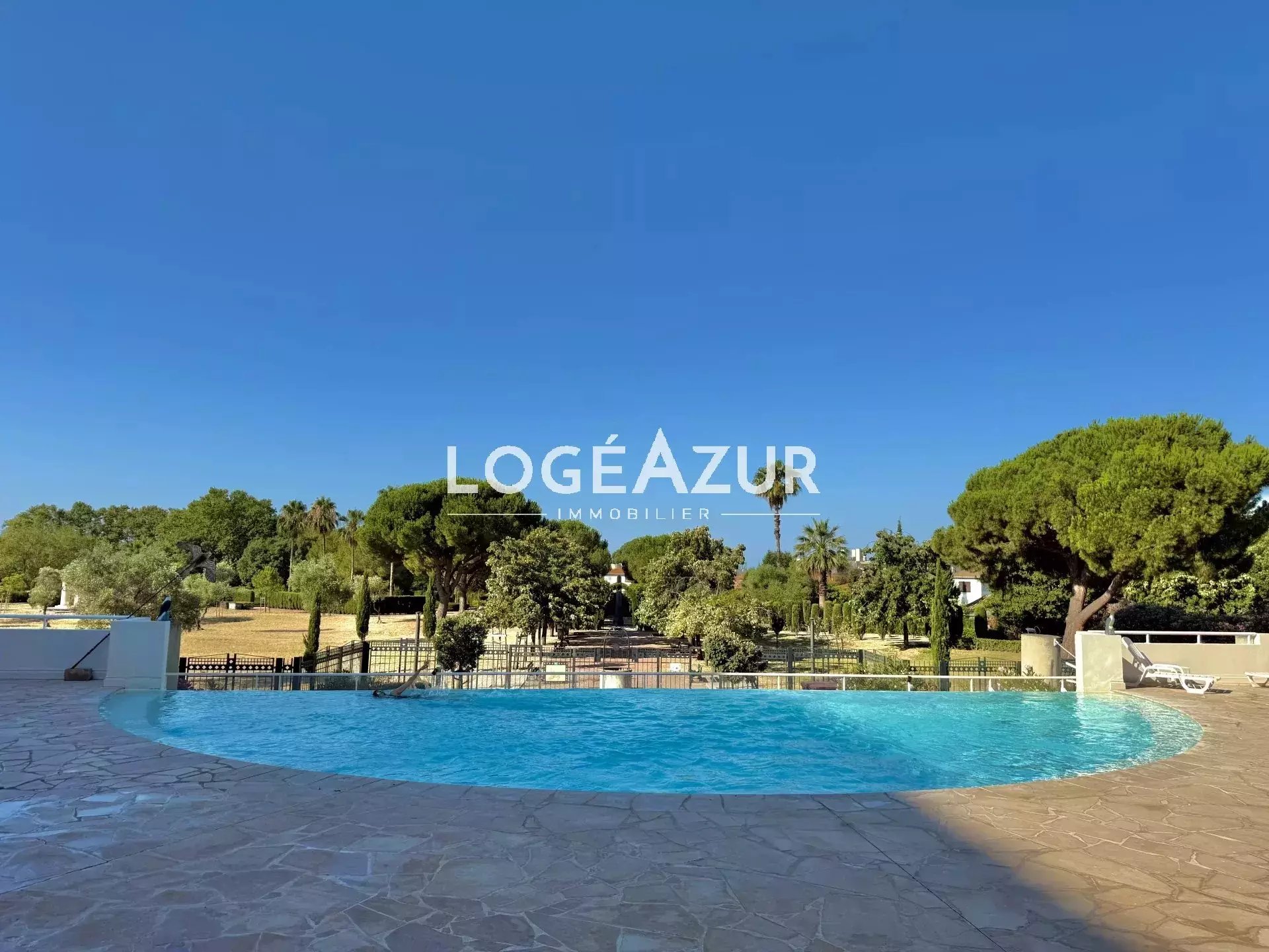 Appartement à louer, 27m², Antibes