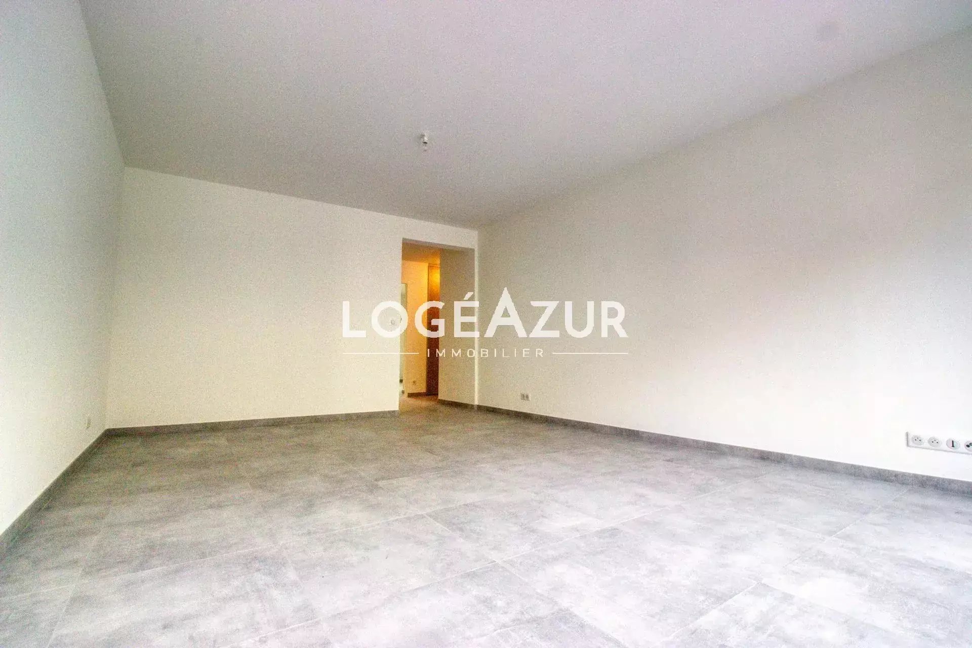 Appartement à louer, 70m², Antibes