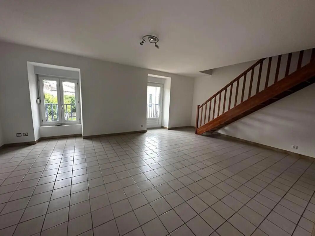 Appartement à louer, 67m², Joyeuse