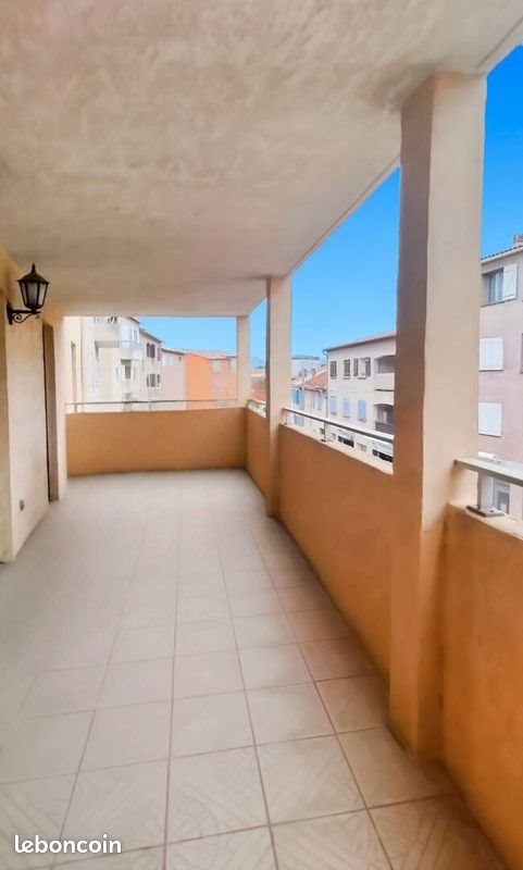 Appartement à louer, 67m², Carqueiranne