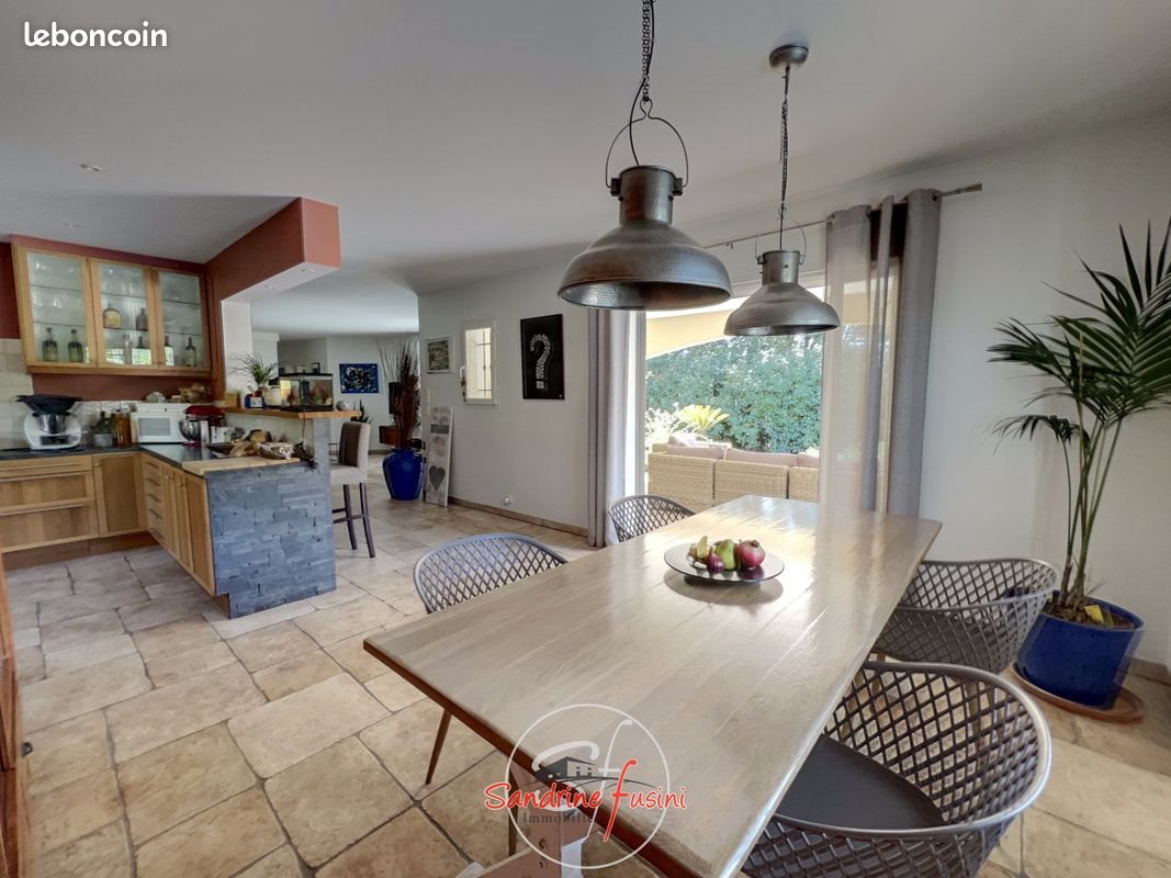 Maison à vendre, 143m², Carros