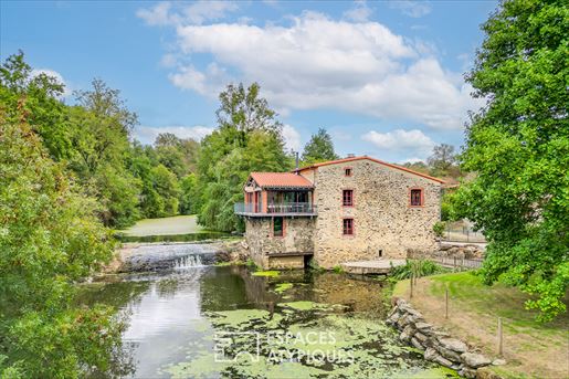 Maison 10 pièces 204 m² · à Beaupréau-en-Mauges · 204 m² · 558 000 €