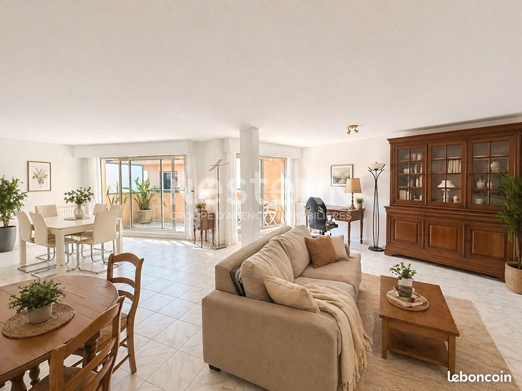 Appartement à louer, 111m², Saint-Raphaël