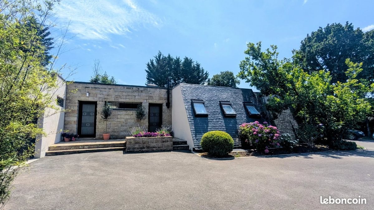 Maison à vendre, 159m², Saint-Coulitz