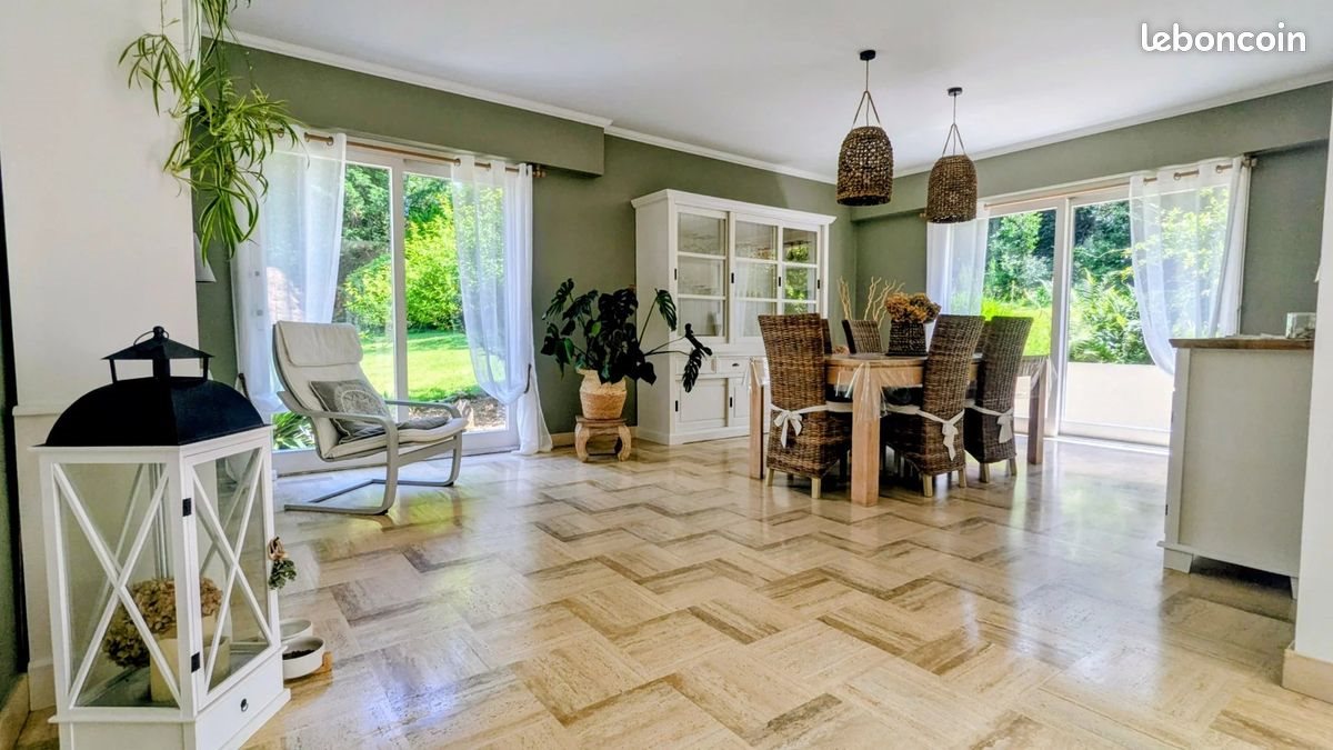 Maison à vendre, 159m², Saint-Coulitz