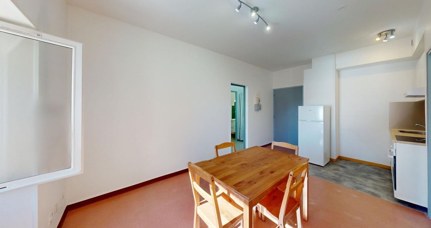 Appartement à louer, 45m², Salmiech