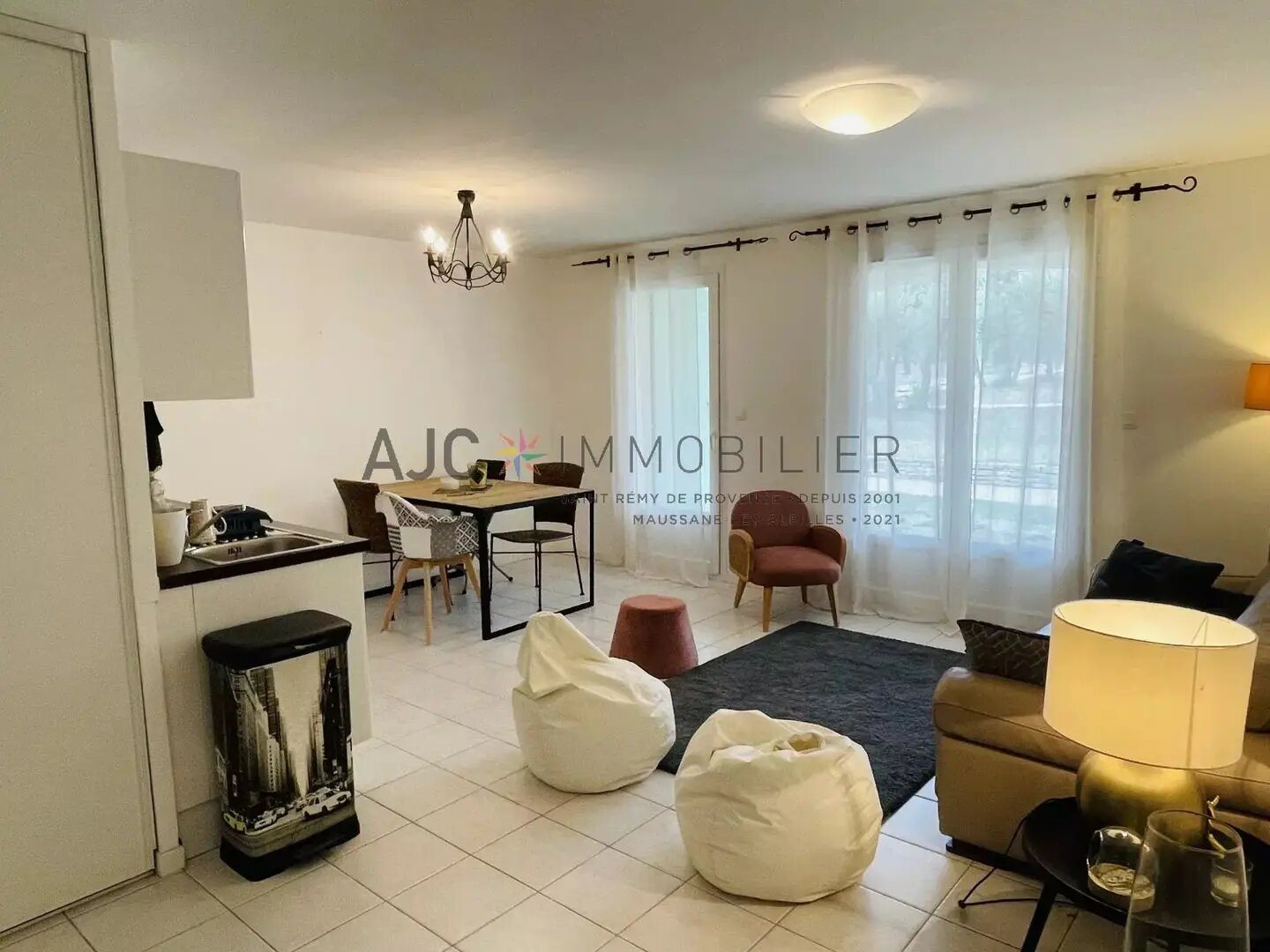 Appartement à louer, 72m², Paradou