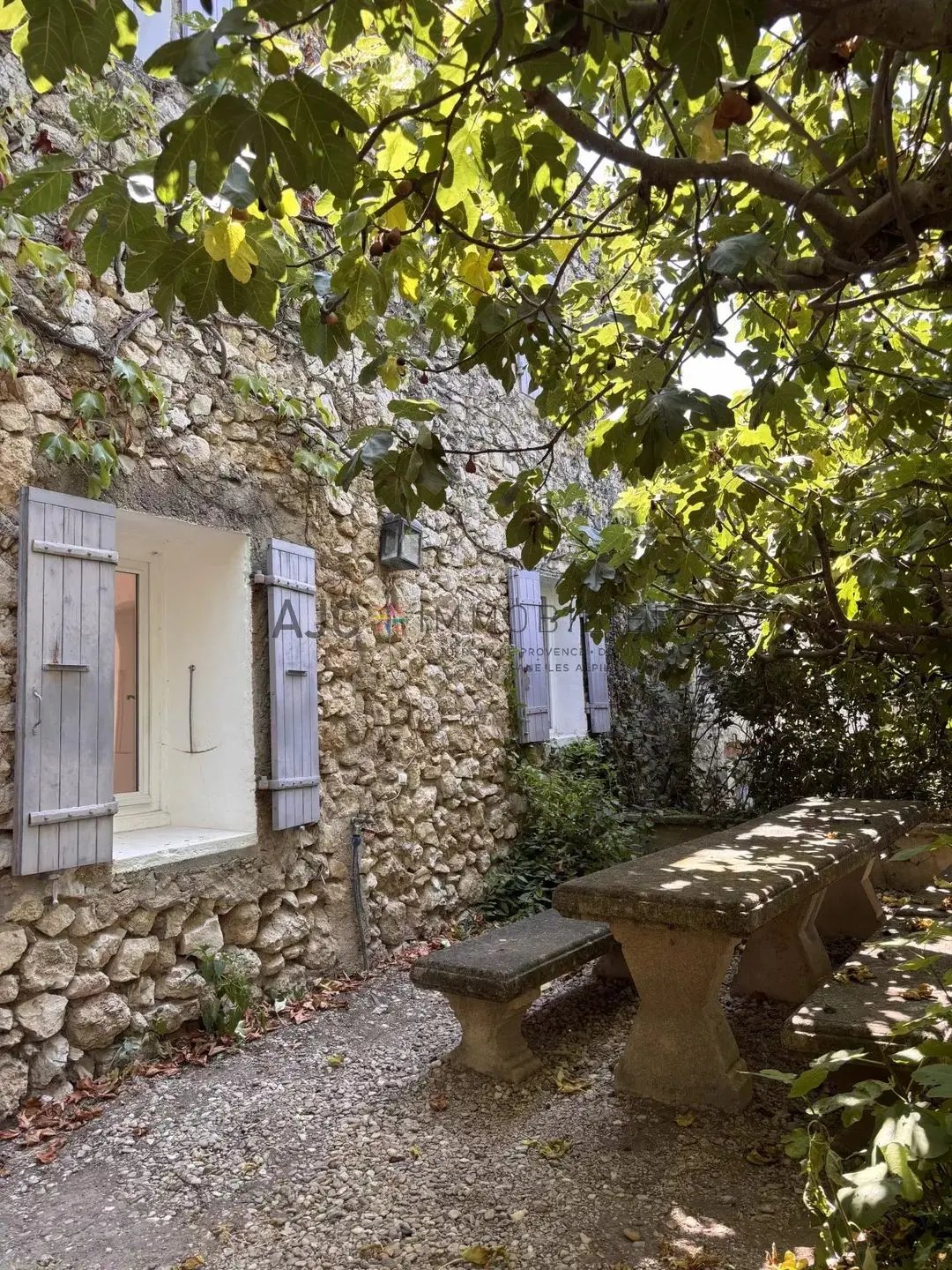 Maison à louer, 72m², Eygalières