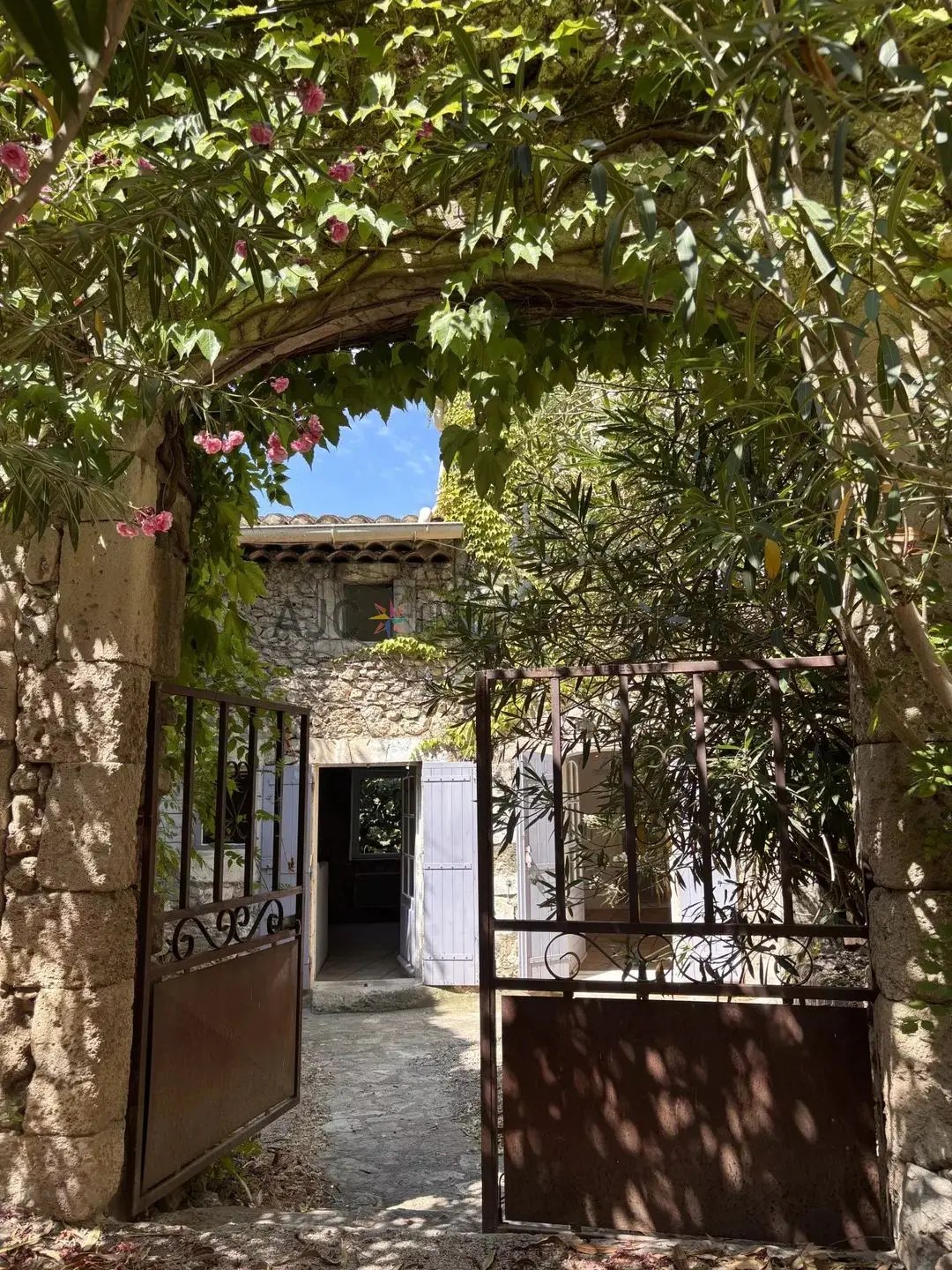 Maison à louer, 72m², Eygalières