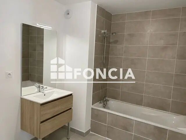 Appartement à louer, 70m², Nîmes