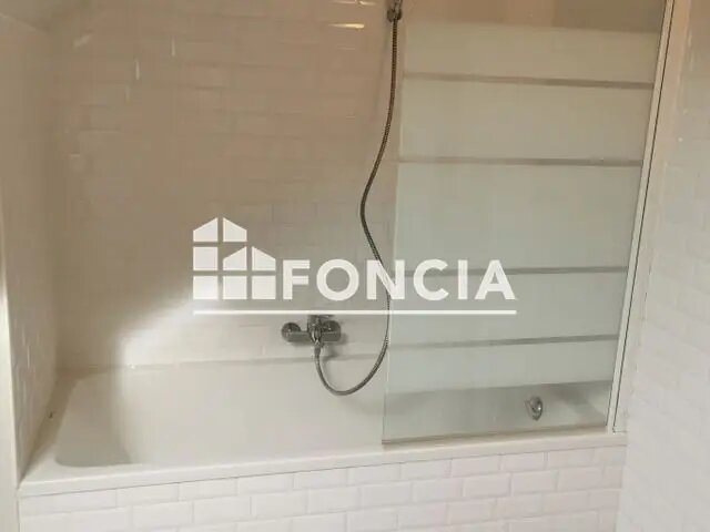 Appartement à louer, 55m², Saint-Max