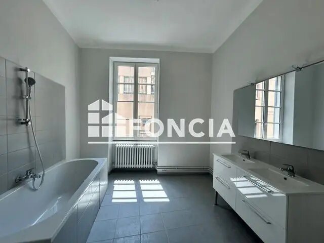Appartement à louer, 103m², Nîmes