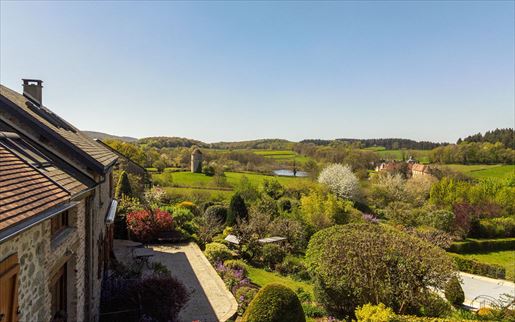 Maison 19 pièces 384 m² · à Saint-Martin-du-Puy · 384 m² · 895 000 €