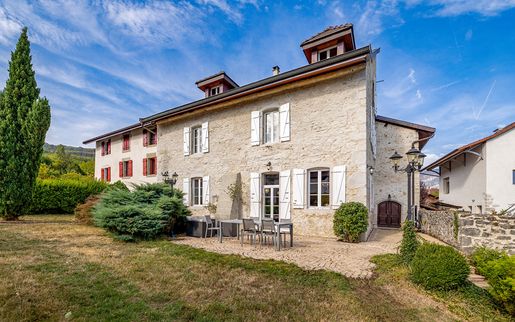 Maison 8 pièces 235 m² · à Vulbens · 235 m² · 1 250 000 €