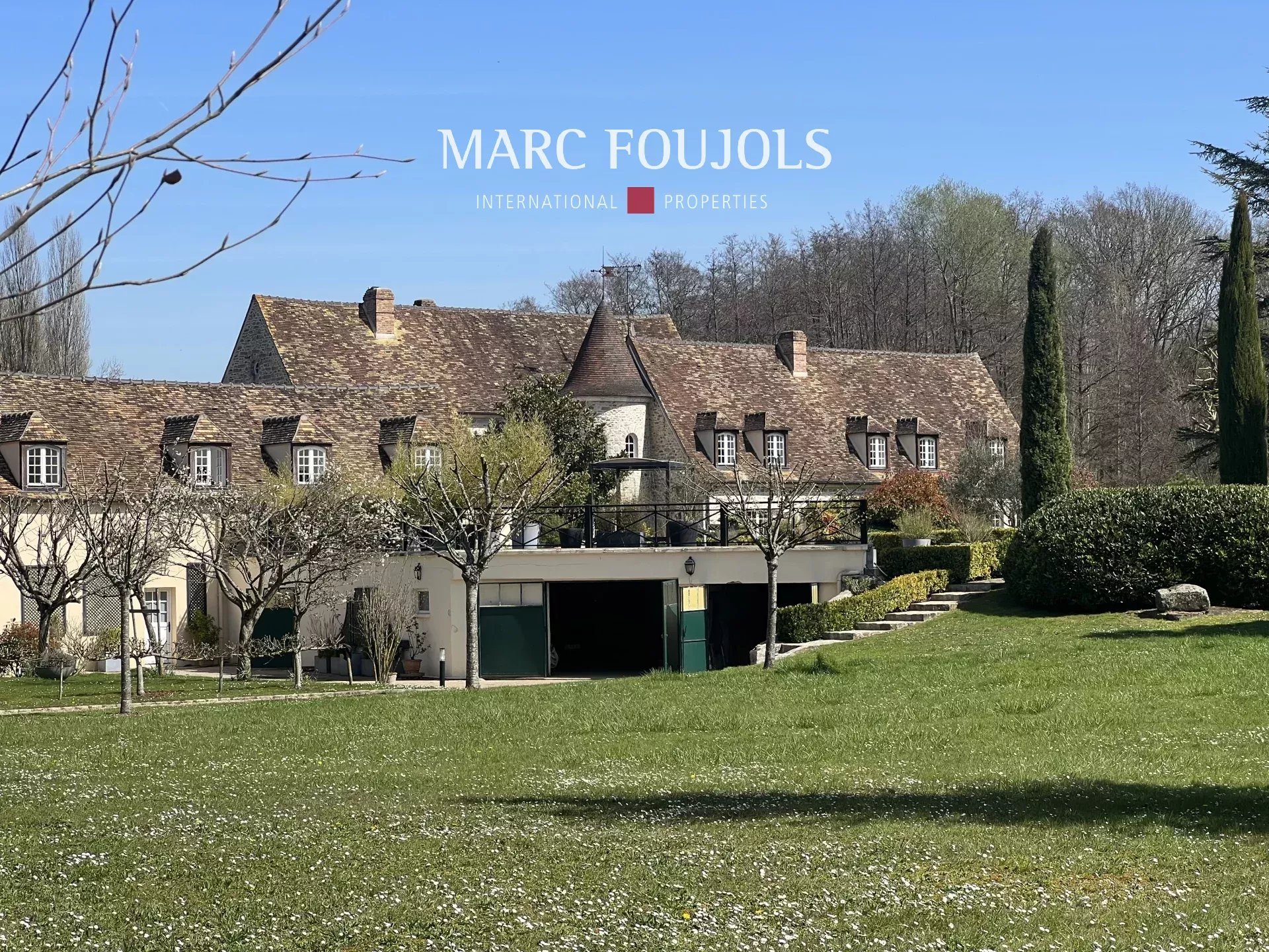 Maison à vendre, 1200m², Saint-Sulpice-de-Favières