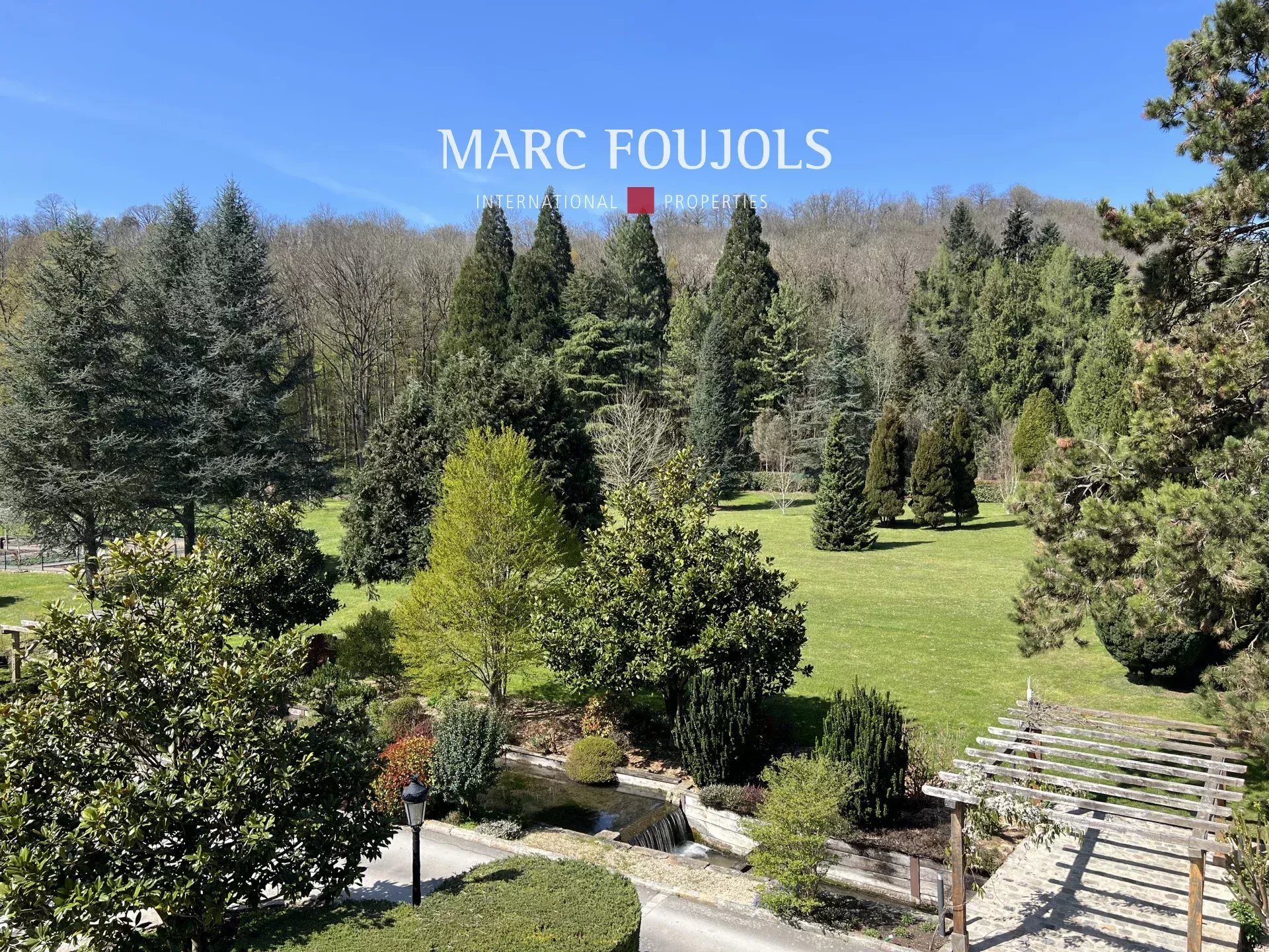 Maison à vendre, 1200m², Saint-Sulpice-de-Favières