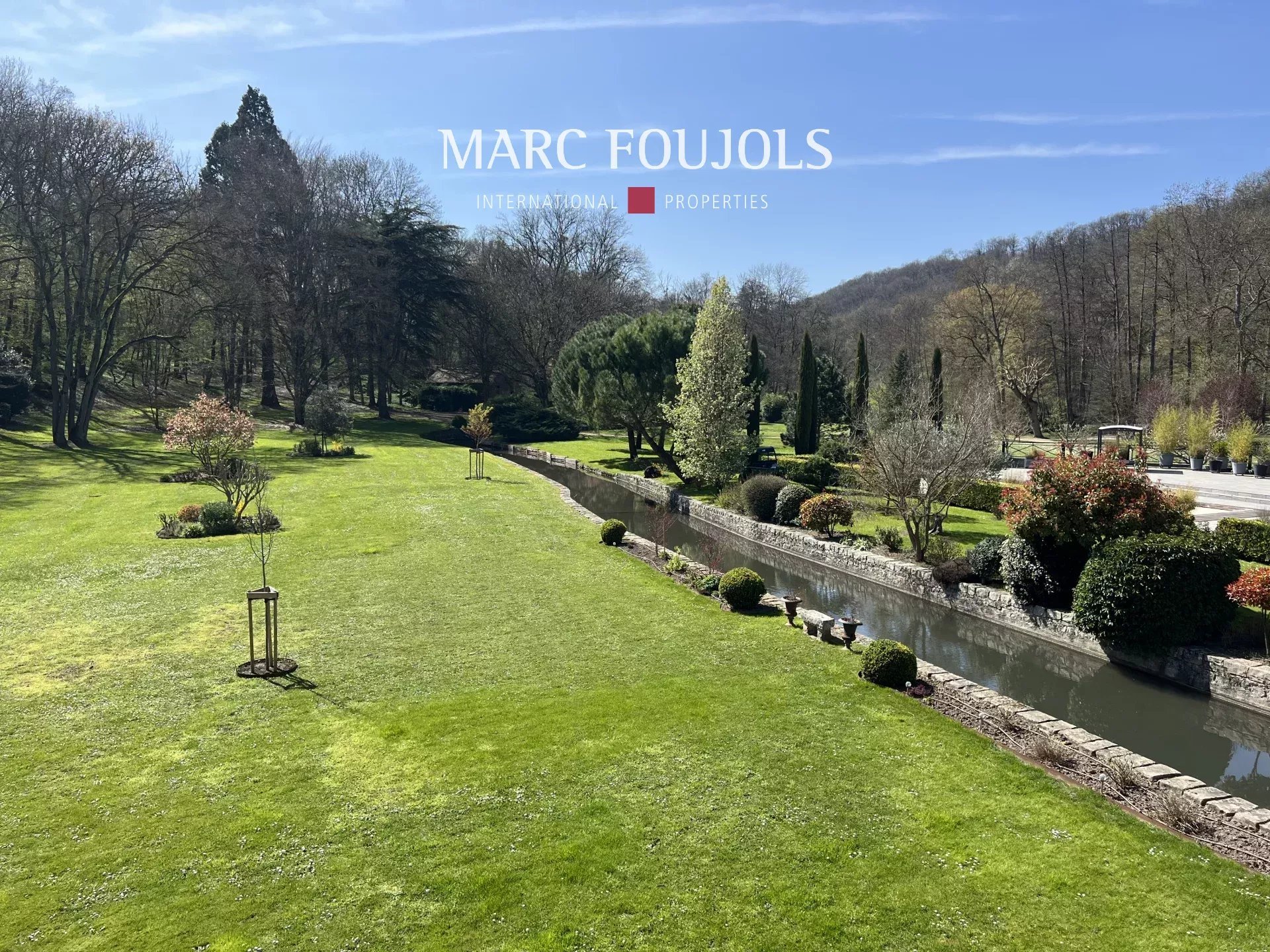Maison à vendre, 1200m², Saint-Sulpice-de-Favières