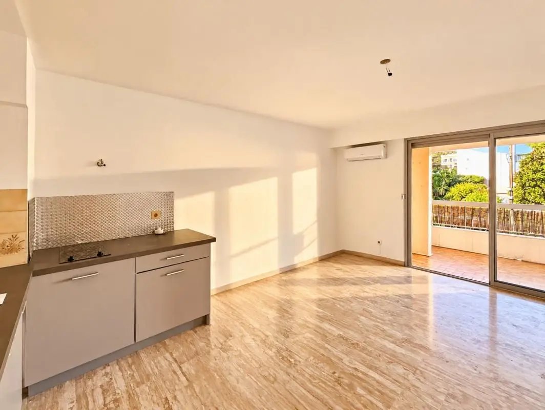 Appartement à louer, 23m², Antibes