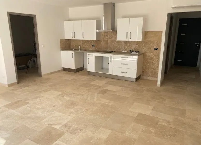 Maison à louer, 81m², Aups