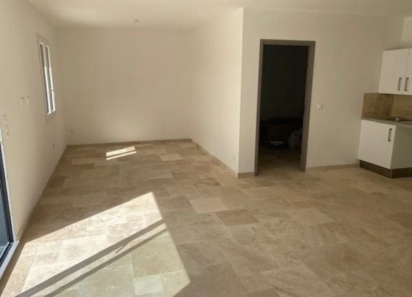 Maison à louer, 81m², Aups