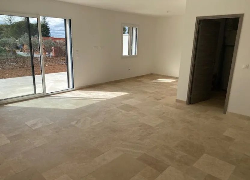 Maison à louer, 81m², Aups