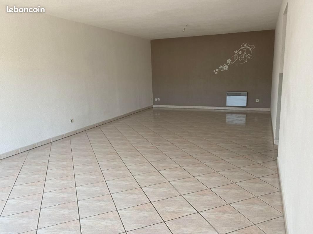 Appartement à louer, 104m², Roumoules
