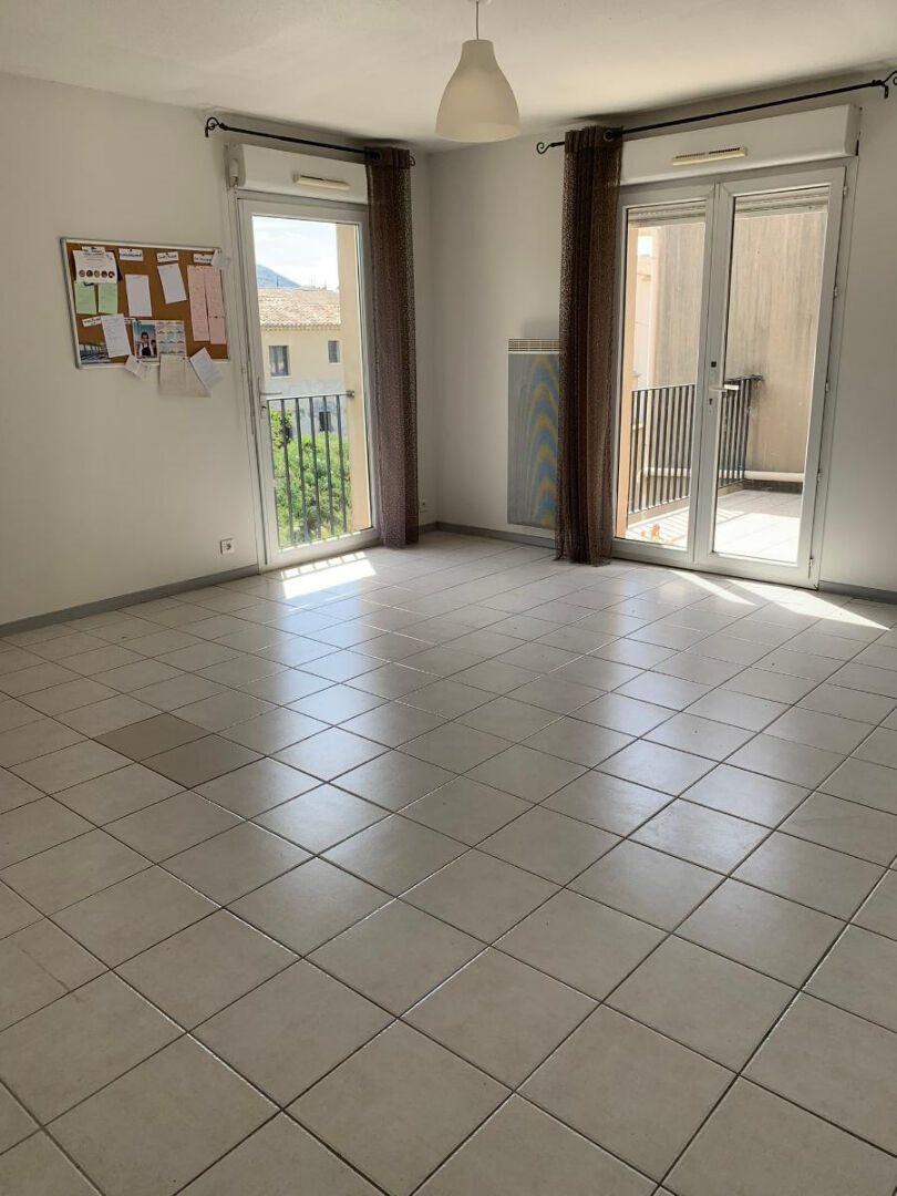Appartement à louer, 60m², Robion